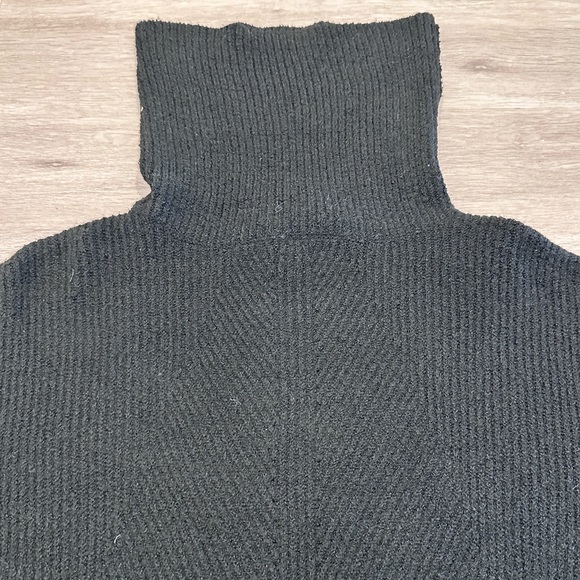 Double Zero soft long split hem funnel neck sweater. Size medium - Picture 5 of 5